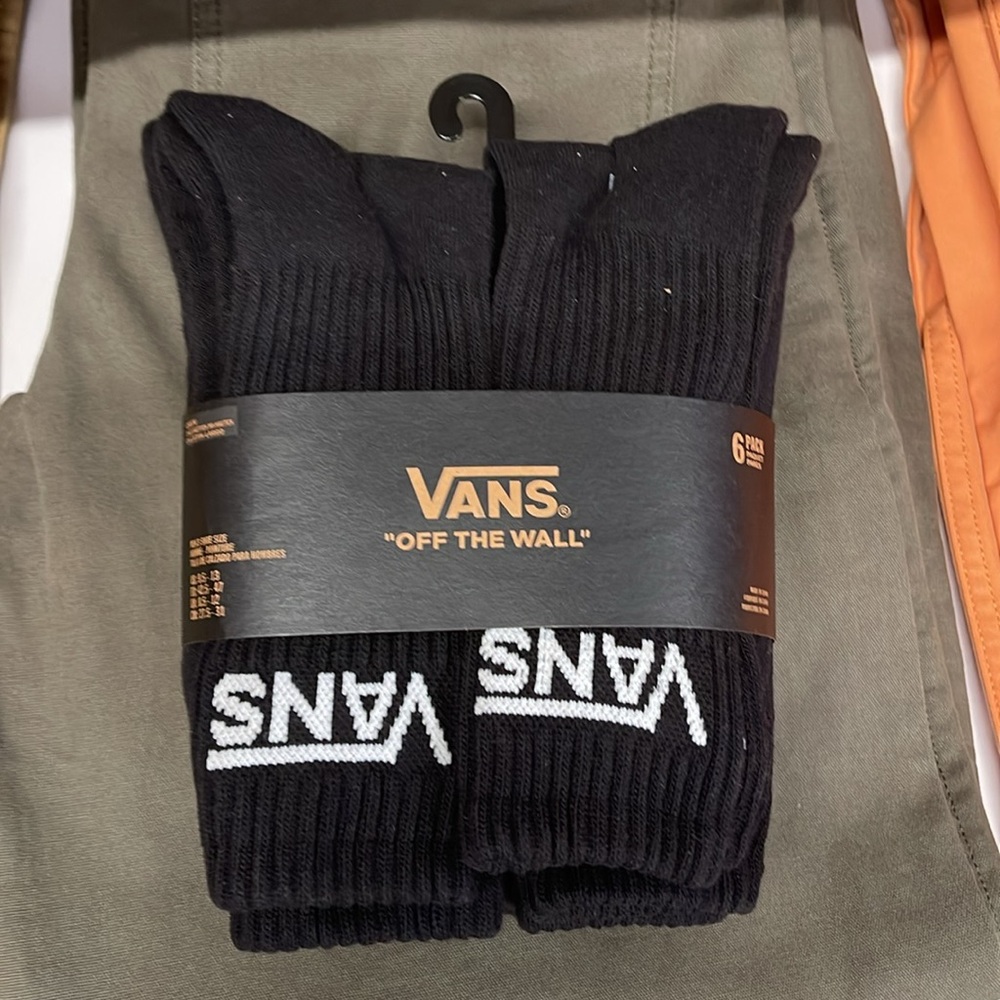 Vans Socks 6 pairs set CREW VANS.
"OFF THE WALL" Black/White
NWT - Picture 7 of 16